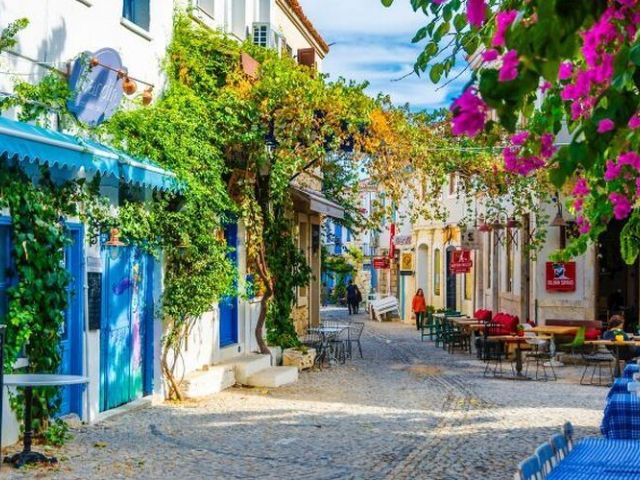 İzmir Çeşme Alaçatı Kuşadası Şirince Efes Turu (1 Gece Otel Konakla