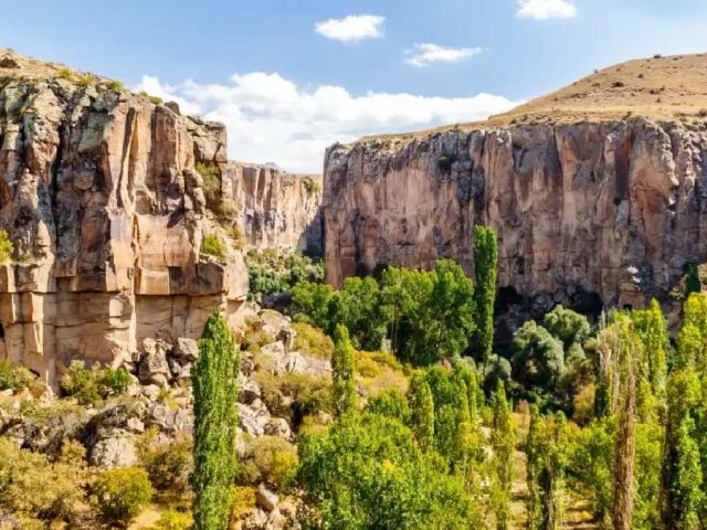 Uçaklı Kapadokya Turu Ajet ile / 2 Gece Cave Hotel Otel Konaklaması