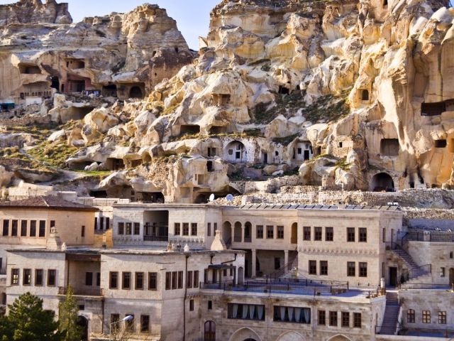 Uçaklı Kapadokya Turu Ajet ile / 2 Gece Cave Hotel Otel Konaklaması