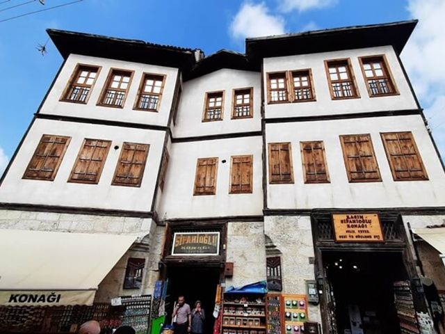 23 Nisan Özel Batı Karadeniz Abant Safranbolu Amasra Turu (1 Gece Konaklamalı)