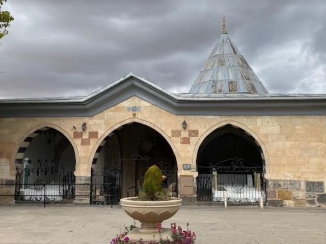 23 Nisan Özel Kapadokya Ihlara Vadisi ve Hacı Bektaş Turu (1 Gece Otel Konaklamalı)