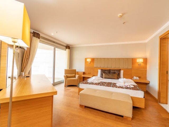 Mira Beach Resort  Otel 3 Gece Konaklamalı Bodrum Tatil Paketi