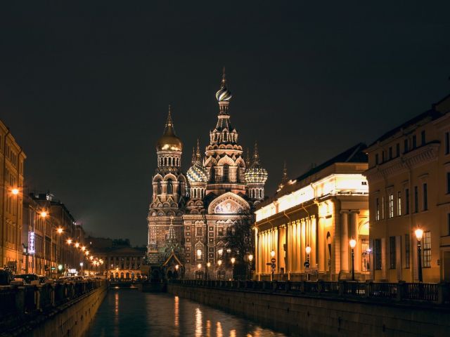Rusya'nın İki Başkenti Moskova & St. Petersburg Ajet İle 5 Gece