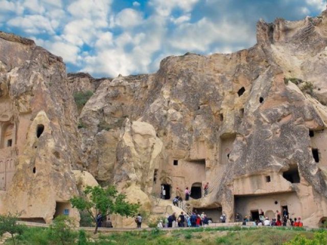 Sevgililer Günü Özel Kapadokya Ihlara Vadisi ve Hacı Bektaş Turu (1 Gece Otel Konaklamalı)