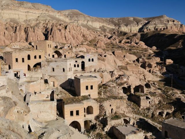 Sevgililer Günü Özel Uçaklı Kapadokya Kayseri Turu 2 Gece 3 Gün Cave Otel Konaklamalı