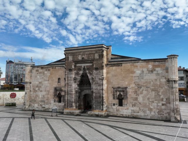 Uçaklı Rüya Gibi Doğunun Hazineleri Ve Doğu Ekspresi Turu (5 Gece Otel Konaklamalı)